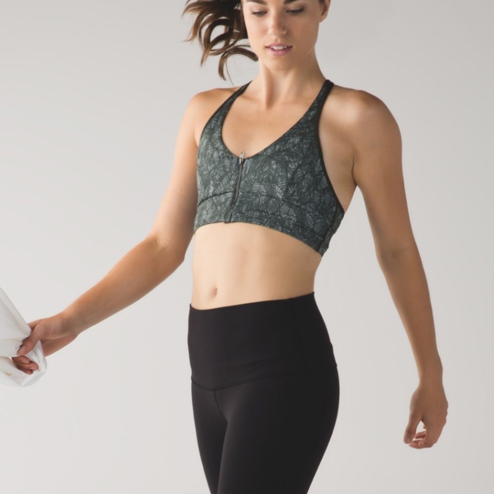 Lululemon Cool to Street Bra
Jazzy White Gator Green / Gator Green Size 4 - Picture 4 of 17